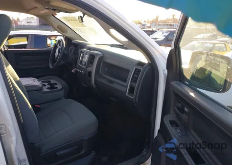 2018 Ram 1500 Express 4X2 5'7 Box из США, поврежденный, VIN 1C6RR6KT7JS133178